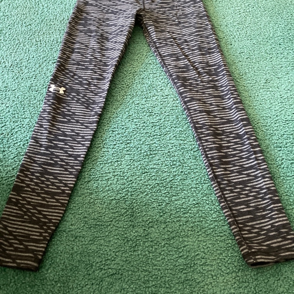 Women’s under armour stripped leggings- school